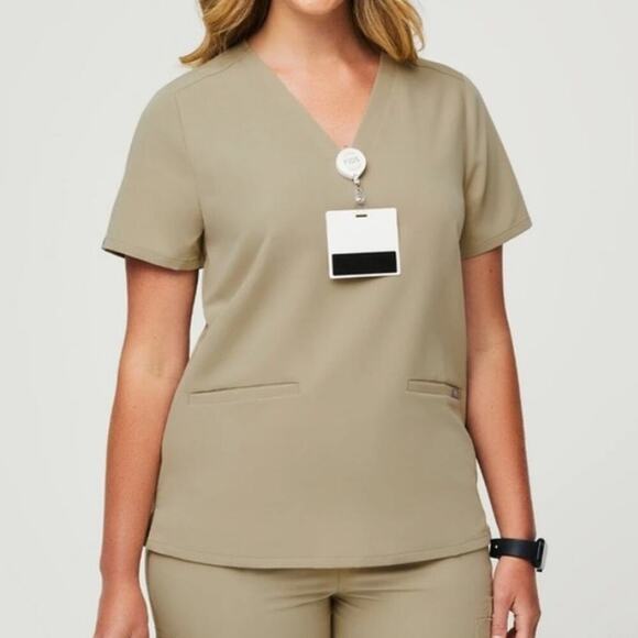 🆕 Figs Casma three-pocket top color: sandstone beige size xs NWT - Picture 5 of 7